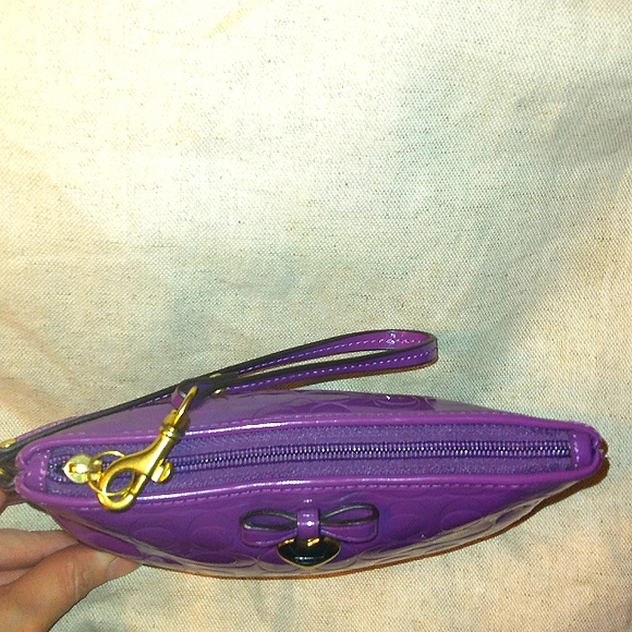 Brand New COACH Purple Iris Signature Liquid Gloss Wristlet - Picture 9 of 16